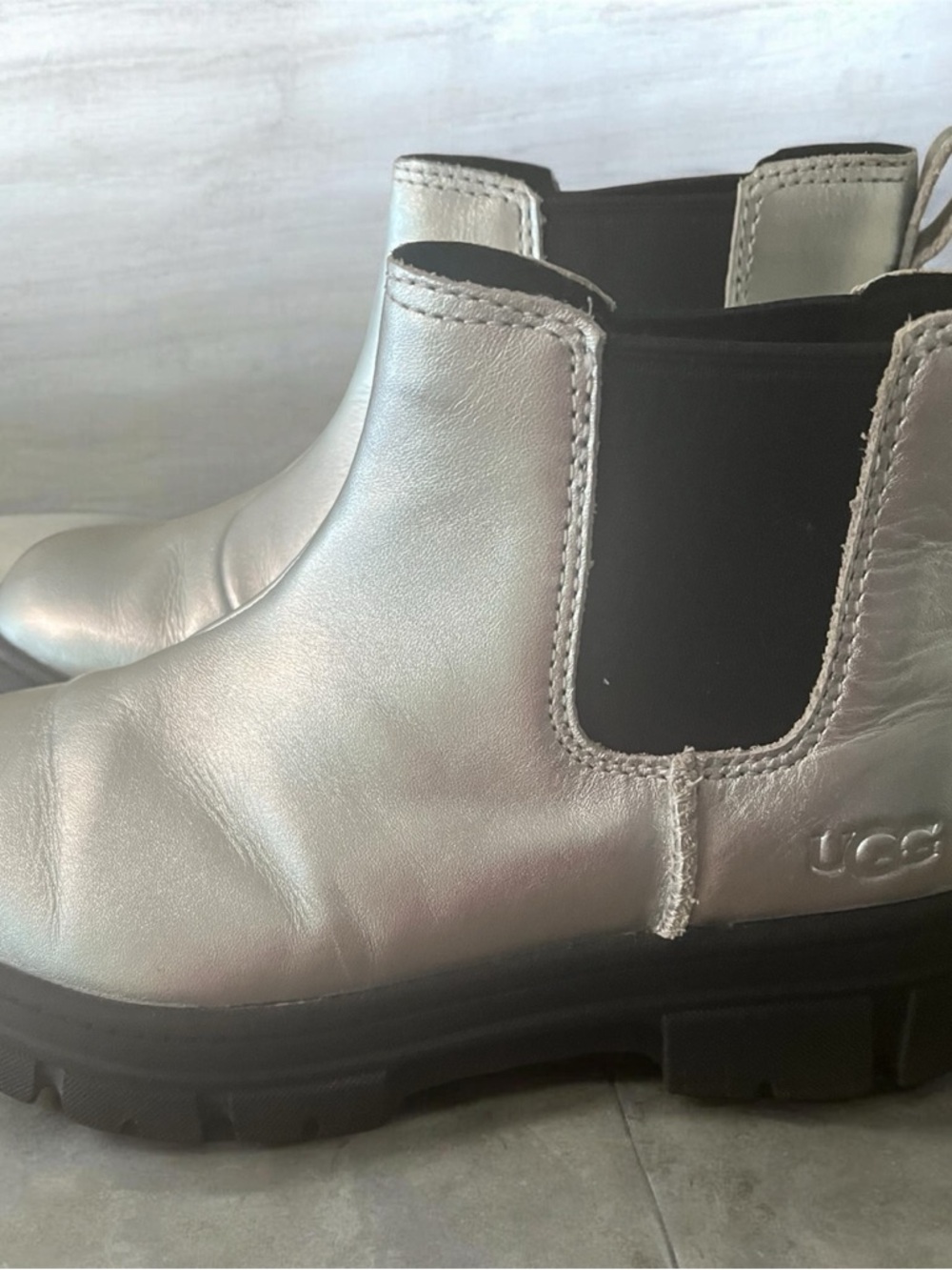 UGG Kids Silver Chelsea Lug Boots Size 2 Excellent condition